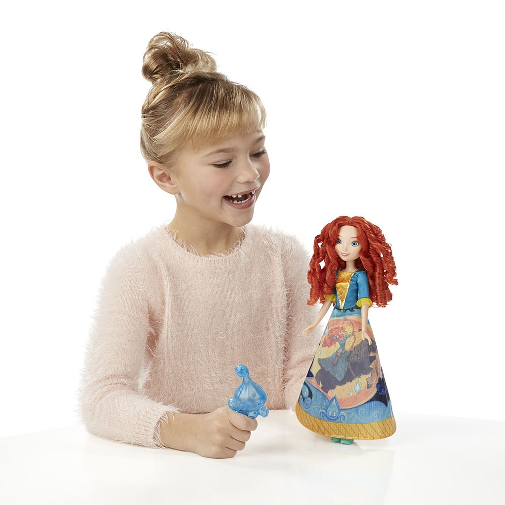 Кукла Принцесса Мерида в юбке с проявляющимся принтом из серии Disney Princess  