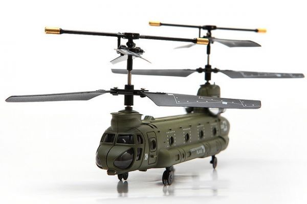 Игрушечный радиоуправляемый вертолёт Chinook  