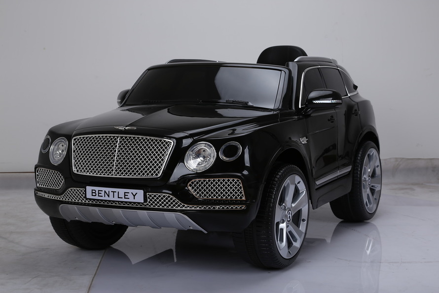 Электромобиль Bentley Bentayga черного цвета  