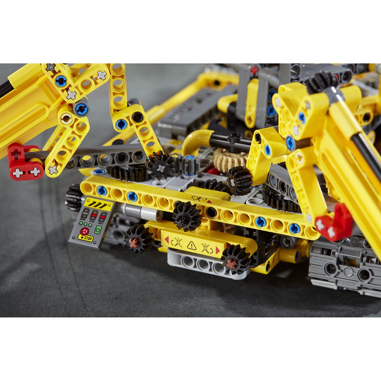 Конструктор Lego®  Техник - Компактный гусеничный кран  