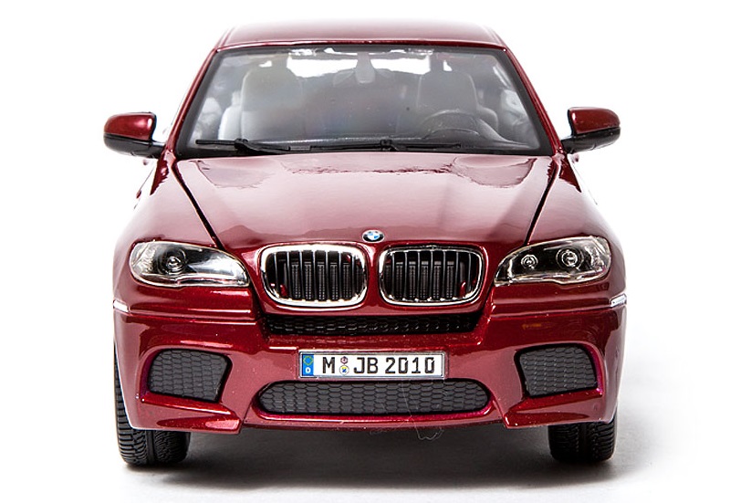 Металлическая машинка Bburago BMW X6 M масштаб 1: 18  