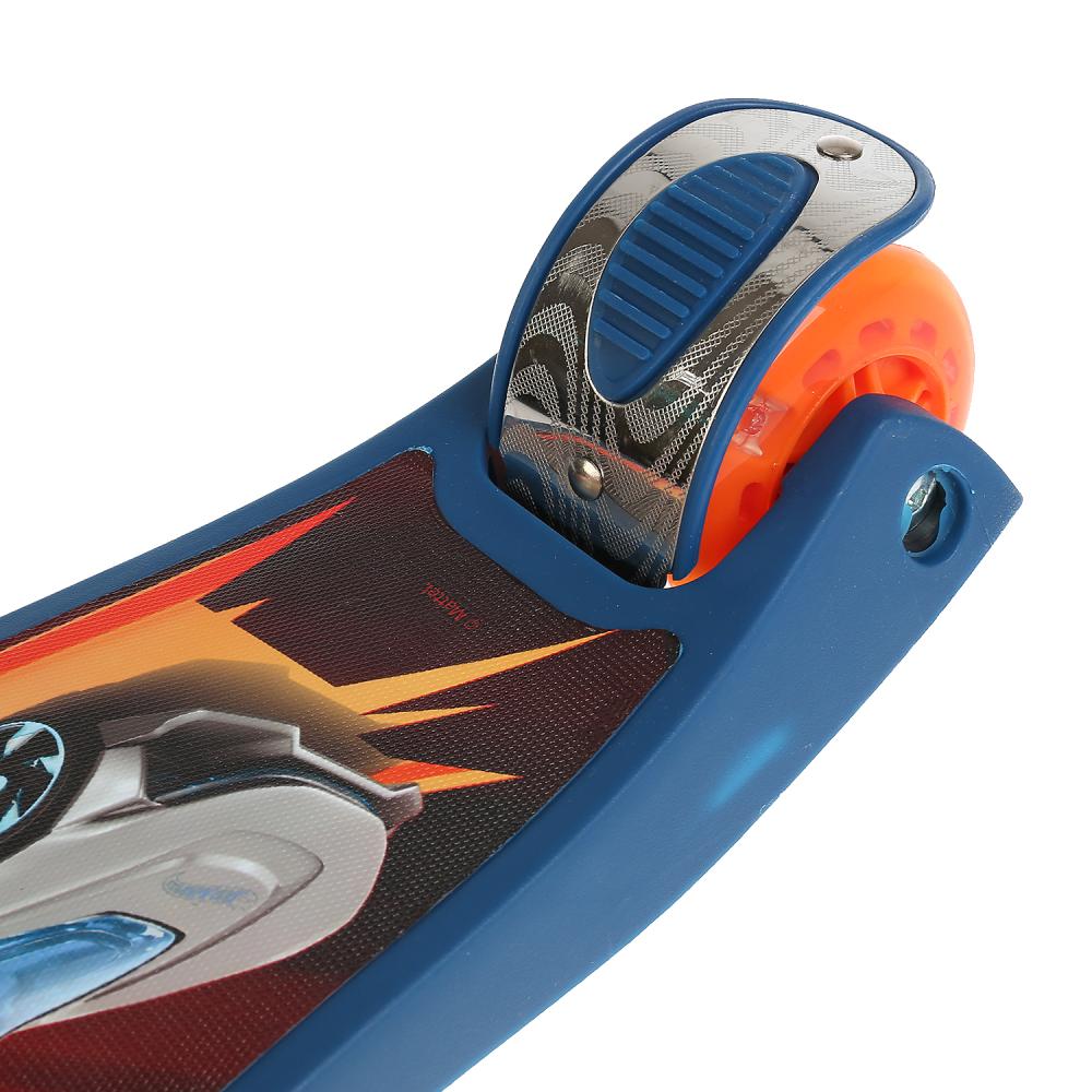 Трехколесный самокат - Hot wheels, управление наклоном, светящиеся колеса 12 и 8 см  