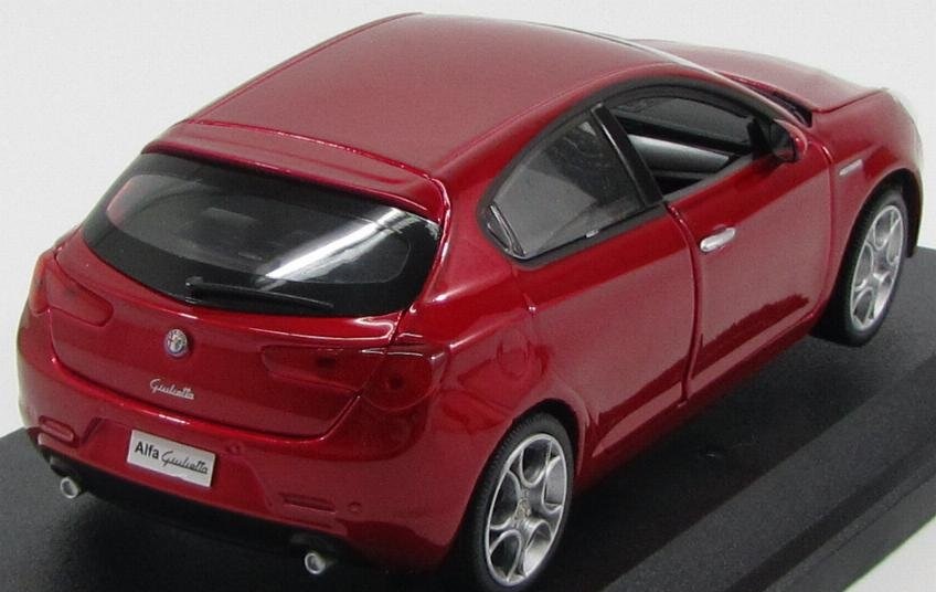 Металлическая машинка Alfa Romeo Giulietta, масштаб 1:24