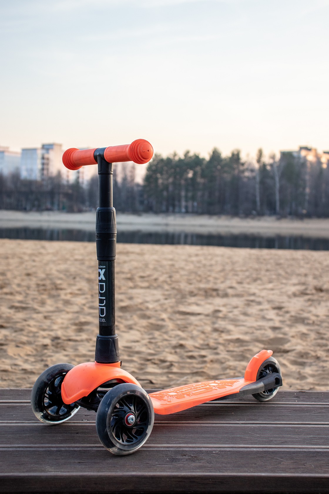 Самокат Альфа Model Buggy Boom со светящимися колесами, цвет оранжевый  