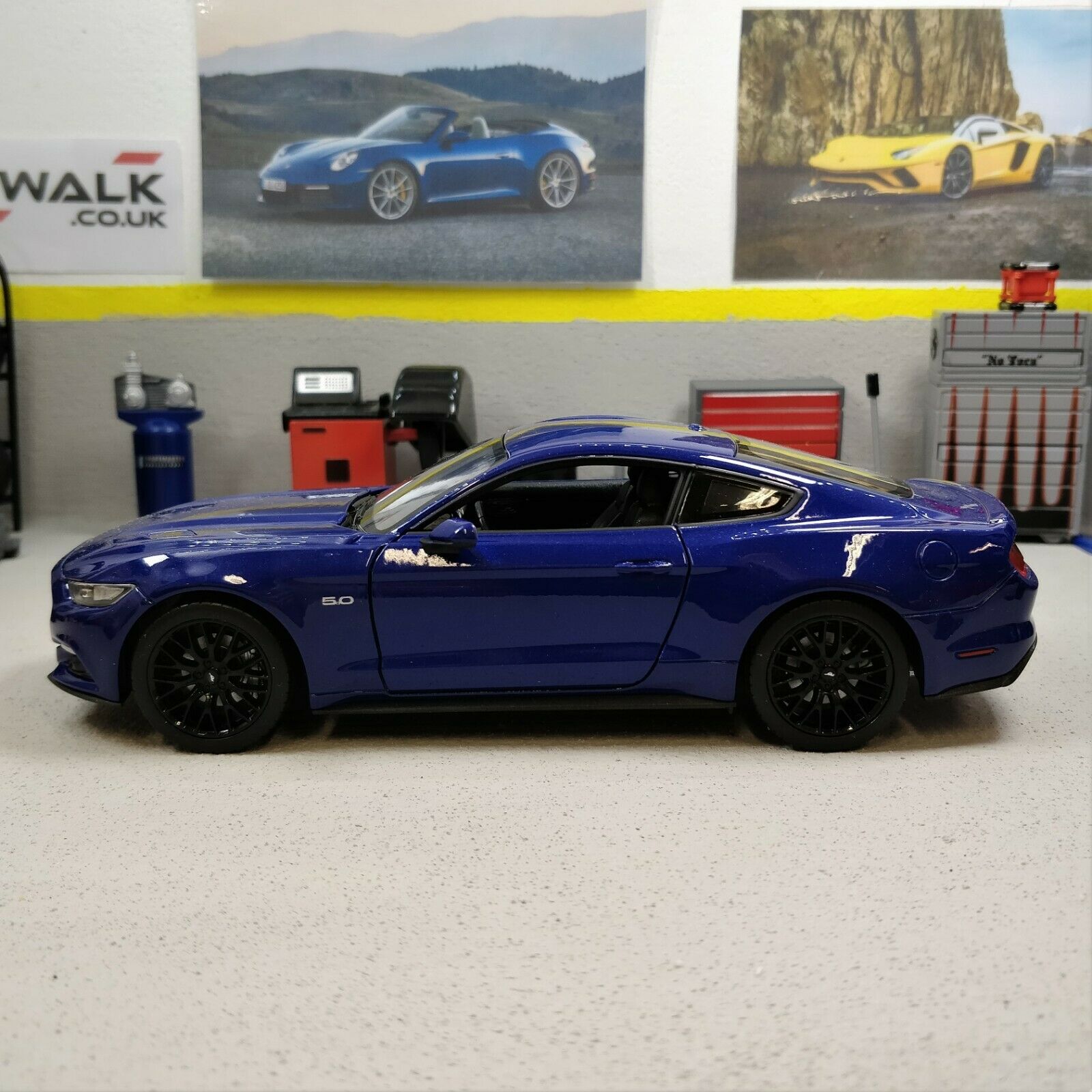  Модель машины 1:24 Ford Mustang GT  