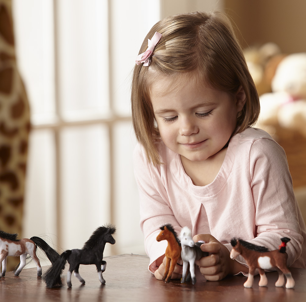 Классические игрушки — набор лошадок  