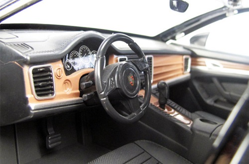  Rastar Porsche Panamera, открываются двери, 50 см.  