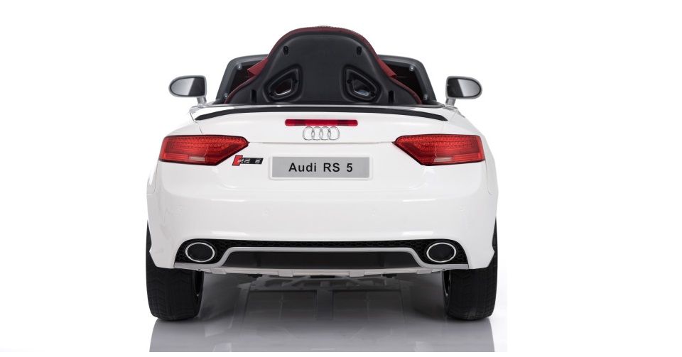Электромобиль Audi RS5 белый  