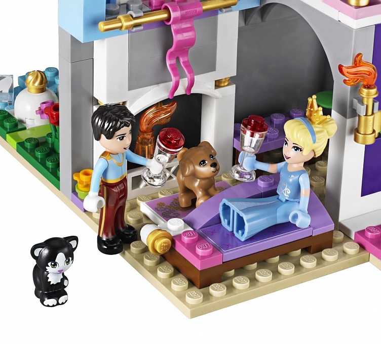 Lego Disney Princesses. Золушка на балу в королевском зале  