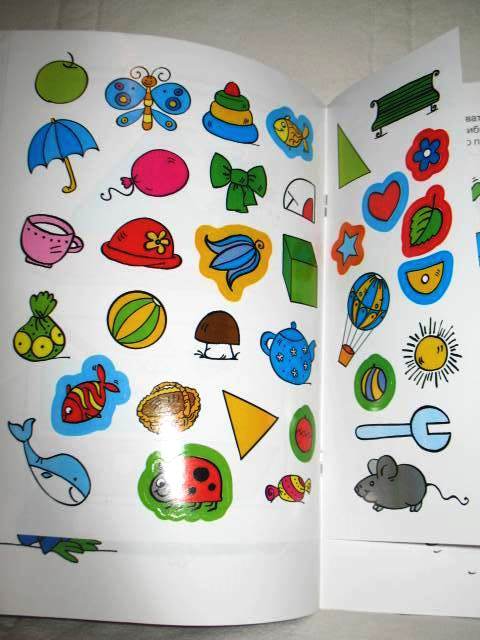 Книга с наклейками Земцова О.Н. «Развиваем внимание» из серии Дошкольная мозаика для детей от 3 до 4 лет  