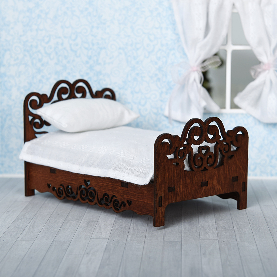 Кровать с подушкой и матрасом для спальни кукольного домика, цвет – коричневый  