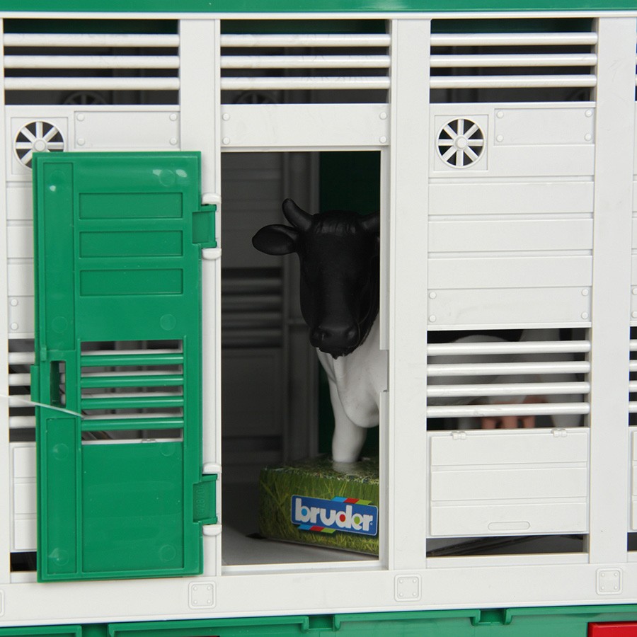 Грузовик Bruder MAN для перевозки животных, с коровой и загрузочной платформой  