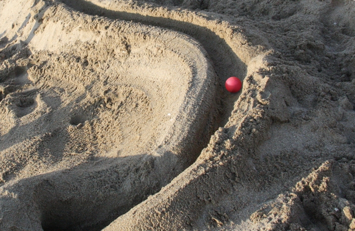 Набор для песка и снега Quut Cuppi с 2 совочками и мячиком, цвет: зелёный и жёлтый  