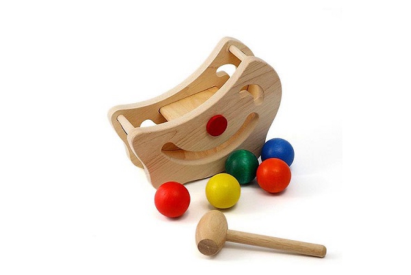 Деревянная игрушка - Горка с шарами  