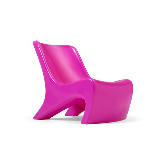 Столик с разноцветными стульями  