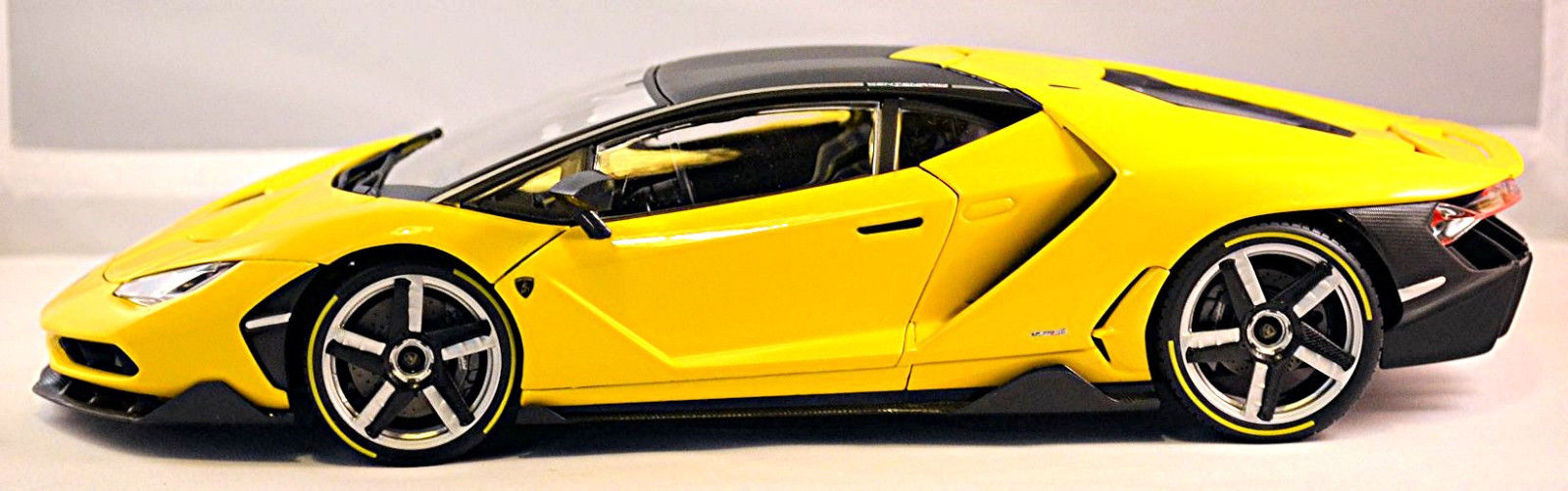 Модель машины - Lamborghini Centenario, 1:18  
