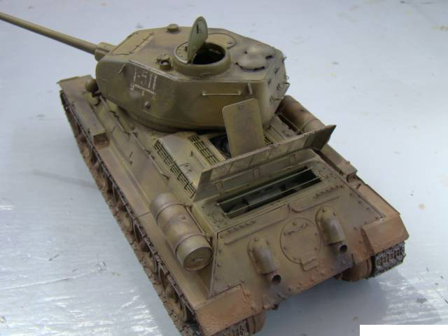 Модель для склеивания - Советский танк Т-34/85  