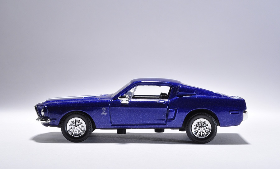 Коллекционная модель автомобиля 1968 года - Шелби GT-500KR, 1/43