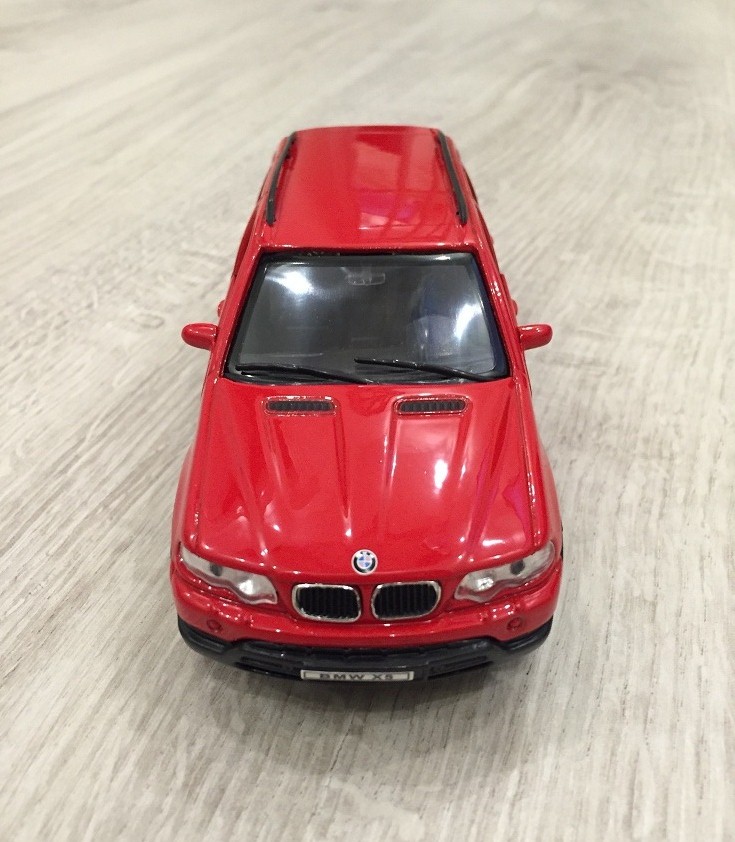 Машинка BMW X5, масштаб 1:31  
