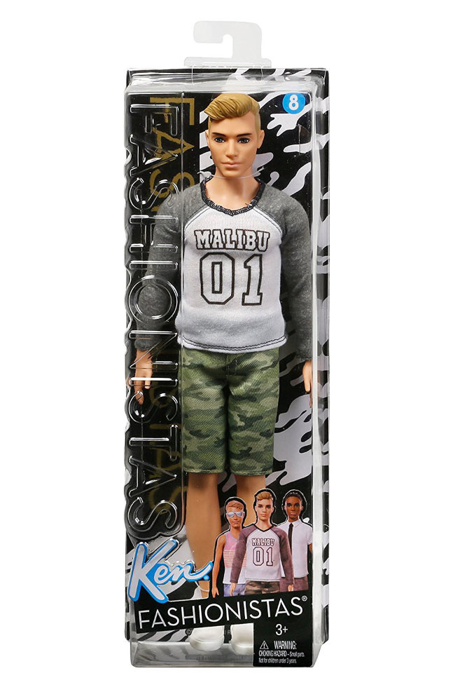Кукла из серии Barbie Игра с модой Кен в шортах  