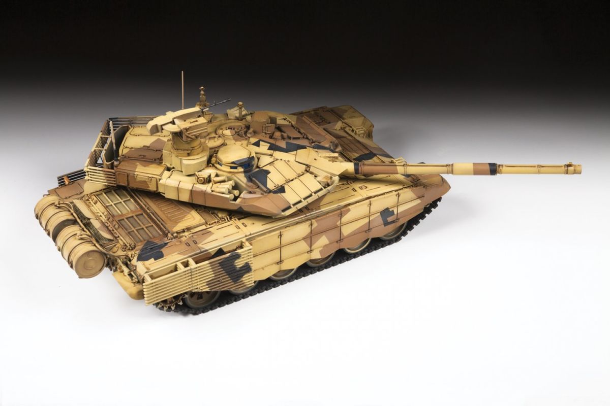 Модель сборная - Российский основной боевой танк Т-90МС  