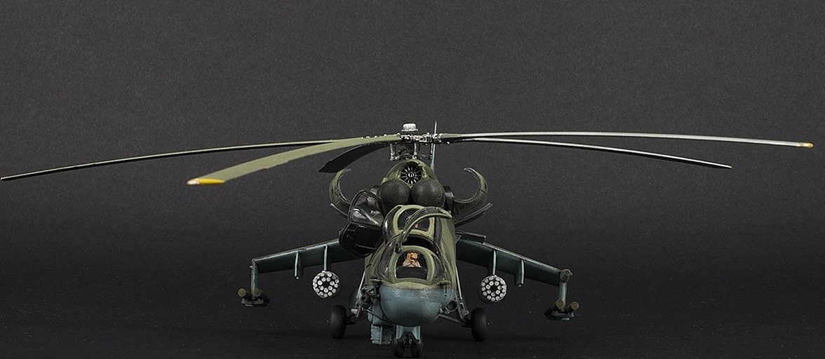 Модель сборная - Советский ударный вертолёт МИ-24П, 267 деталей  