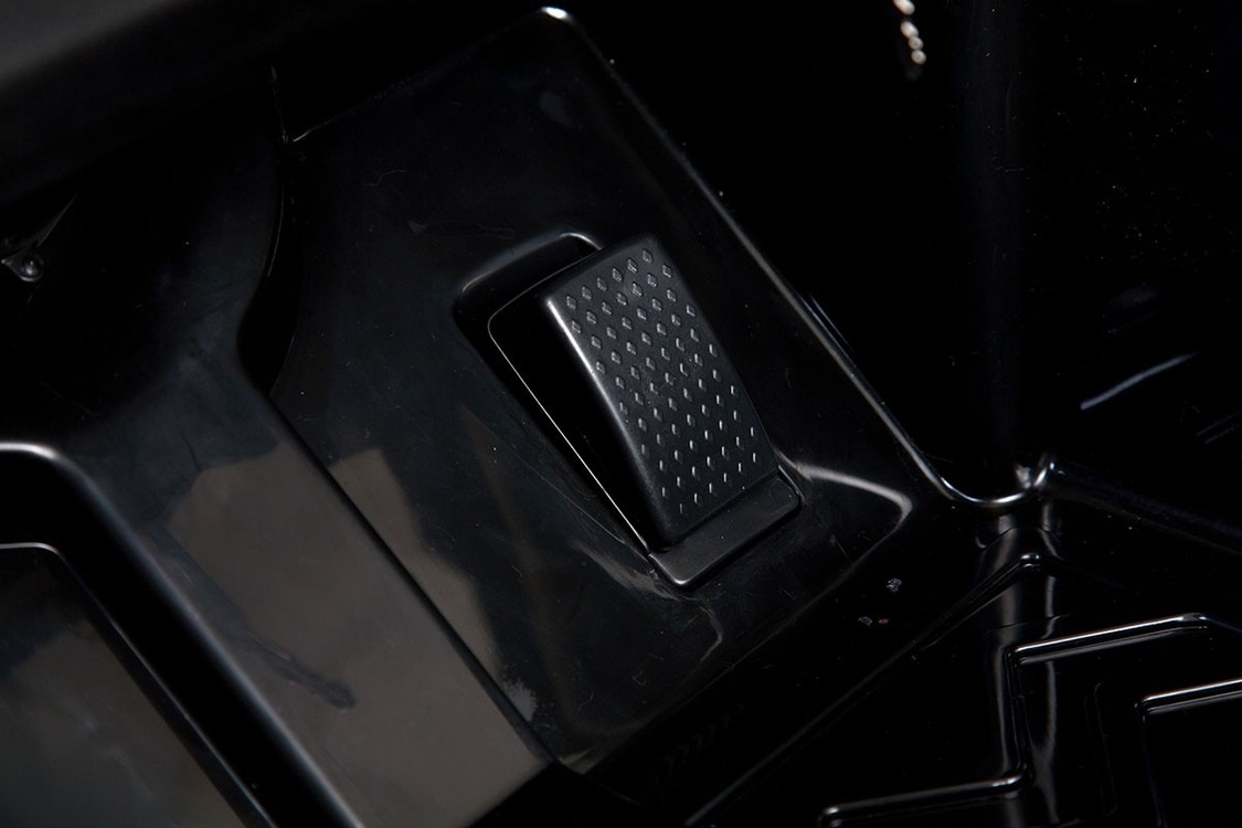 Электромобиль RT ML63 Mercedes-Bens AMG 12V R/C black с резиновыми колесами  