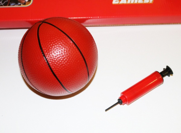Щит баскетбольный BS01540 с мячом и насосом  