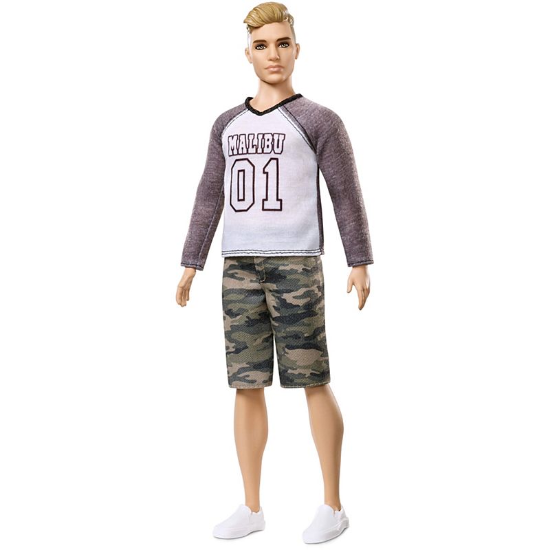 Кукла из серии Barbie Игра с модой Кен в шортах  