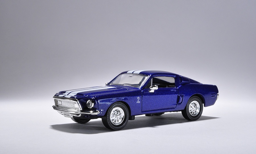 Коллекционная модель автомобиля 1968 года - Шелби GT-500KR, 1/43