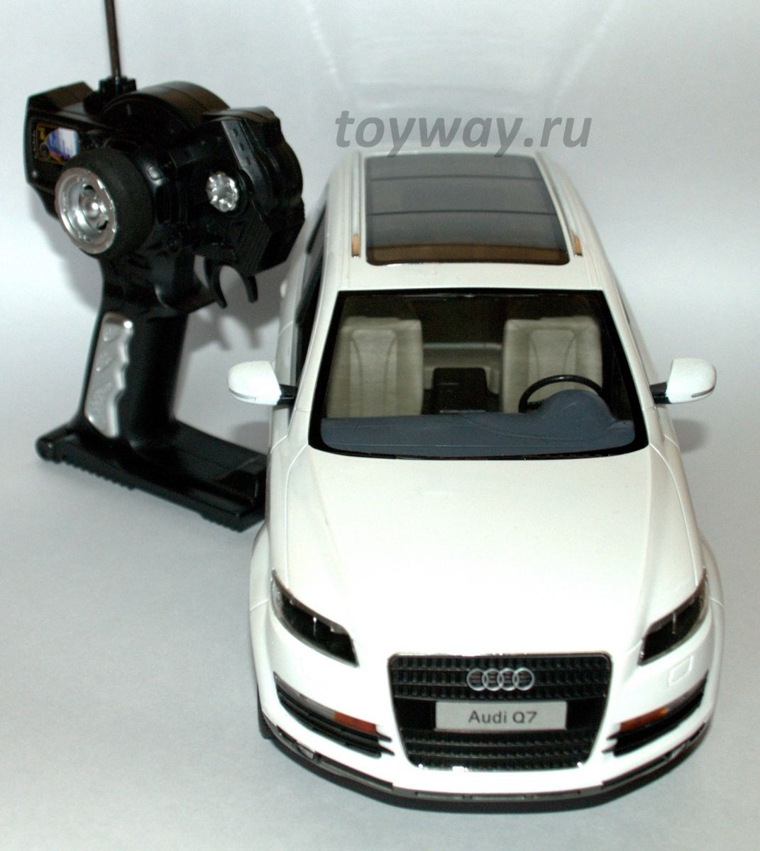 Audi Q7 на радиоуправлении  
