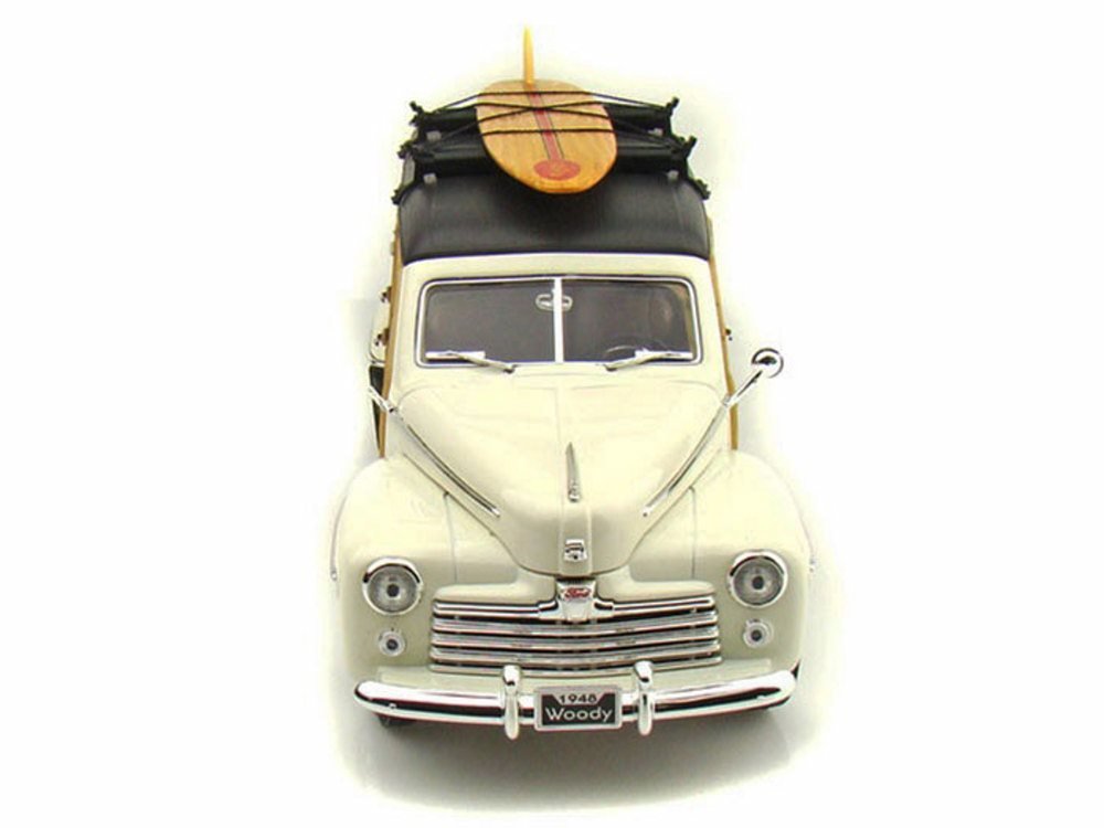 Автомобиль - Форд Вуди образца 1948 г., масштаб 1:18  