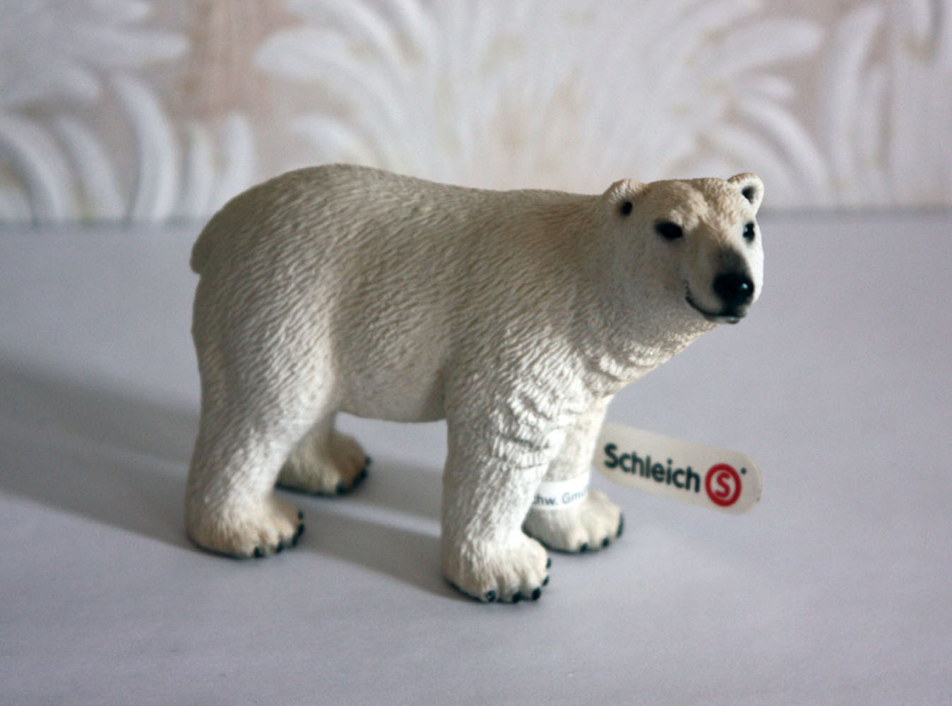 Фигурка - Белый медведь  