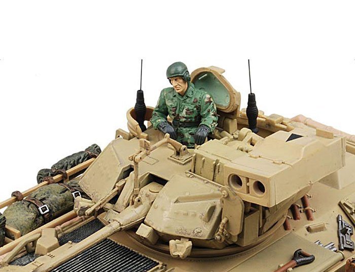 Коллекционная модель - танк M3A2 Bradley 2003, США, 1:32  