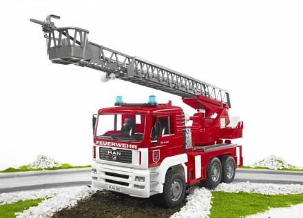 Bruder Man - Пожарная машина с функцией разбрызгивания воды 