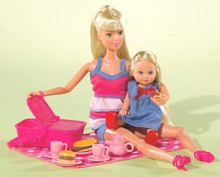 Куклы Еви и Штеффи на пикнике 
