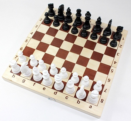 Игра настольная - Шахматы, пластиковые в деревянной упаковке 