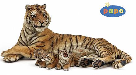 Фигурка Тигрица лежащая с тигрятами 