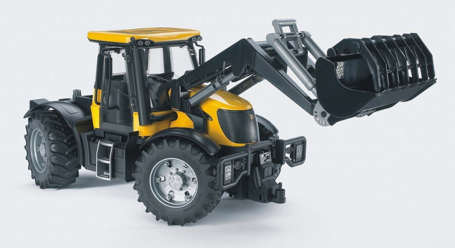 Трактор Bruder JCB Fastrac 3220 с ковшом  