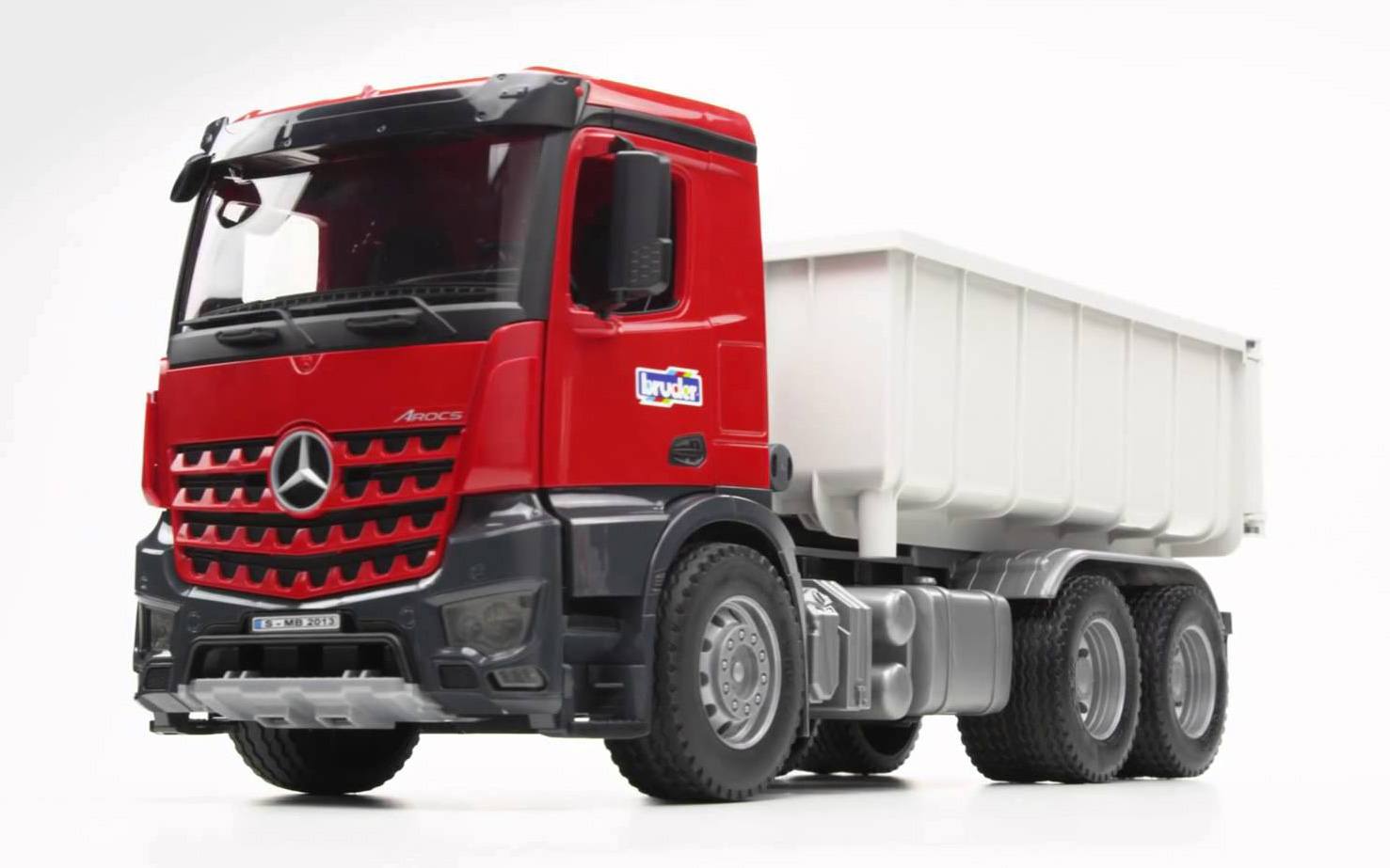 Контейнеровоз Bruder Mercedes-Benz Arocs со снимающимся контейнером  