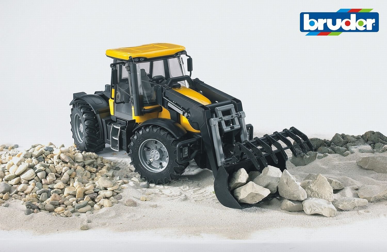 Трактор Bruder JCB Fastrac 3220 с ковшом  