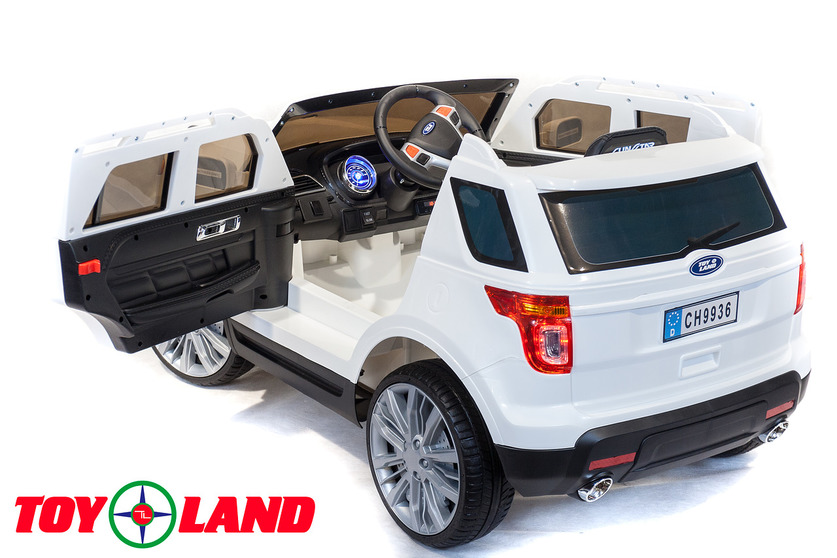 Электромобиль Ford Explorer, белого цвета  