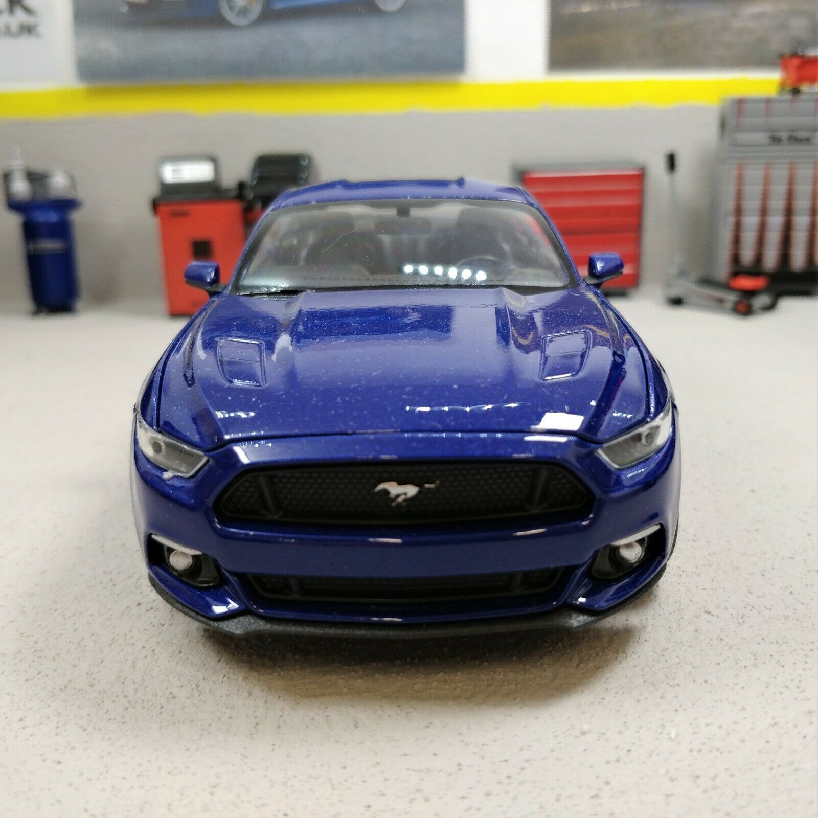  Модель машины 1:24 Ford Mustang GT  