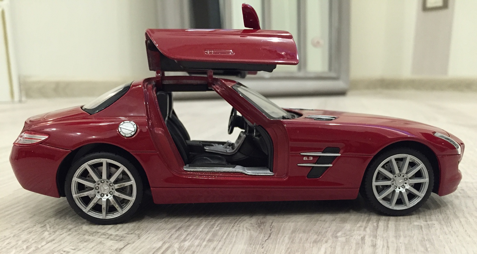 Машинка Mercedes-Benz SLS AMG, масштаб 1:24  