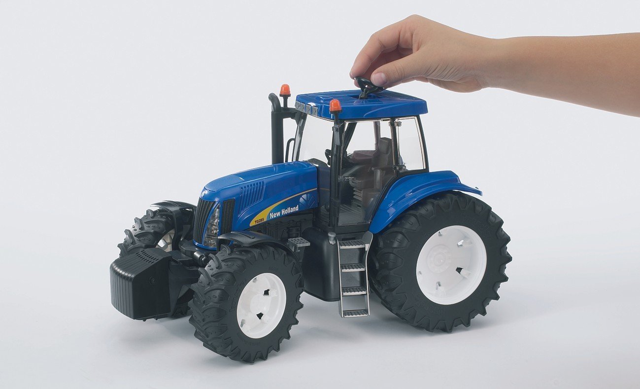 Трактор Bruder New Holland T8040  