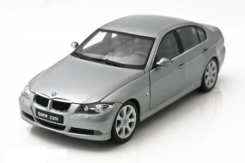 Машинка BMW 330i, масштаб 1:18  