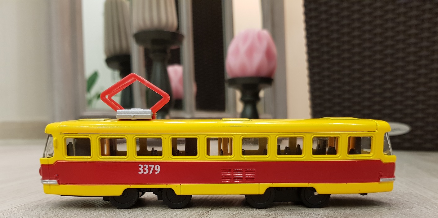 Трамвай металлический инерционный 16,5 см, открываются двери  