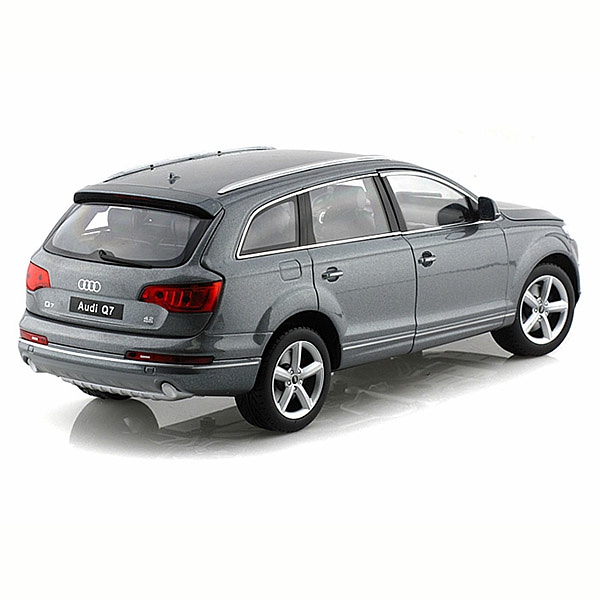 Машинка Welly Audi Q7, масштаб 1:18  