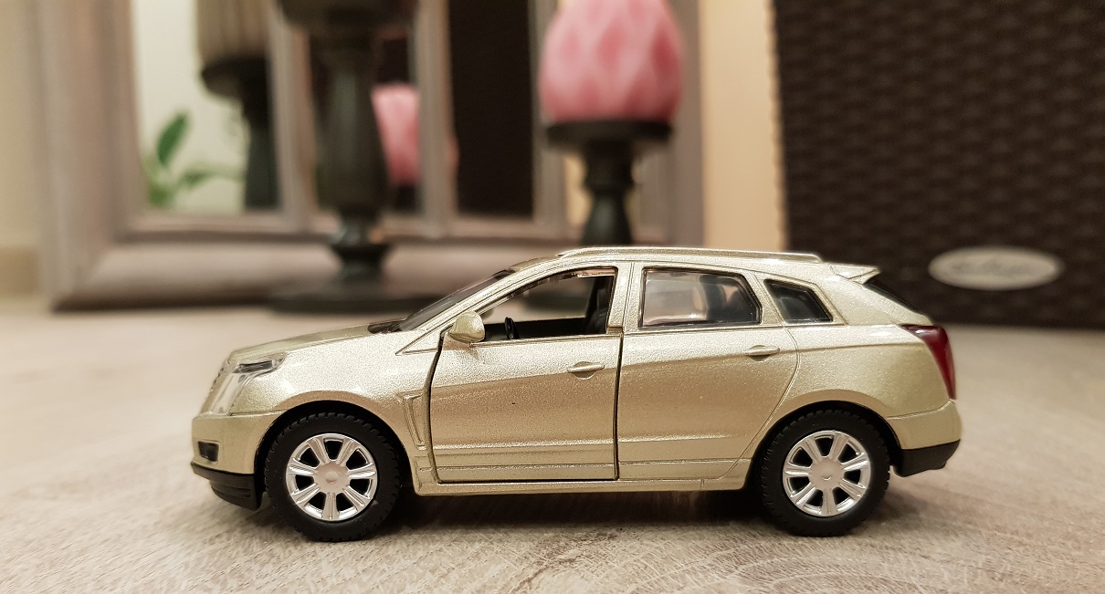 Машинка металлическая инерционная Cadillac SRX, открываются двери, 1:43  