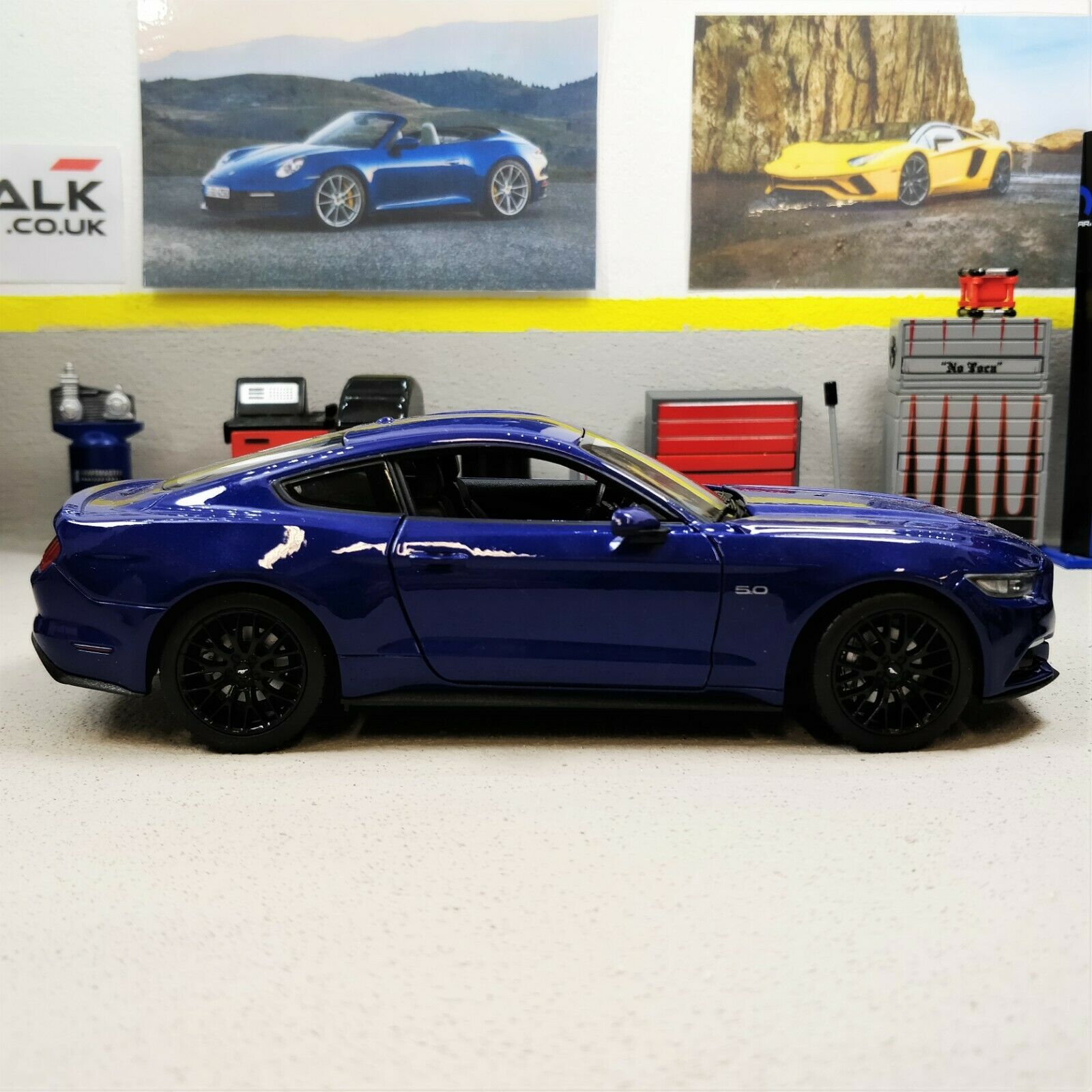  Модель машины 1:24 Ford Mustang GT  